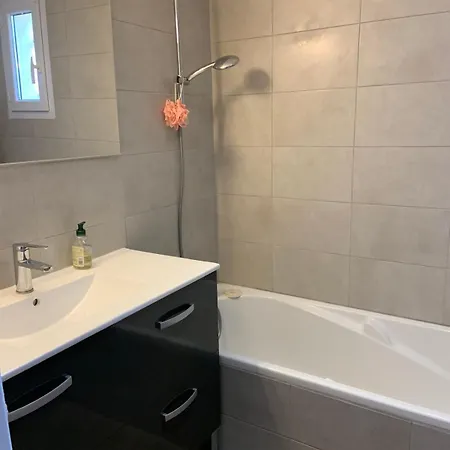 Beautiful Family House With Garden And Pool In A Quiet Area Marseille