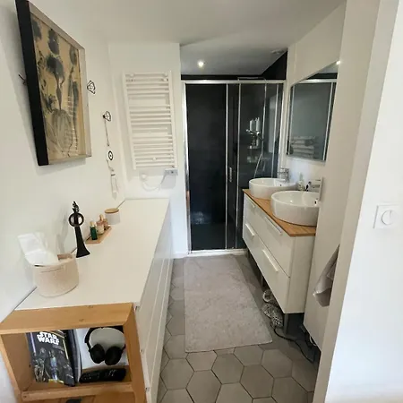 Beautiful Family House With Garden And Pool In A Quiet Area