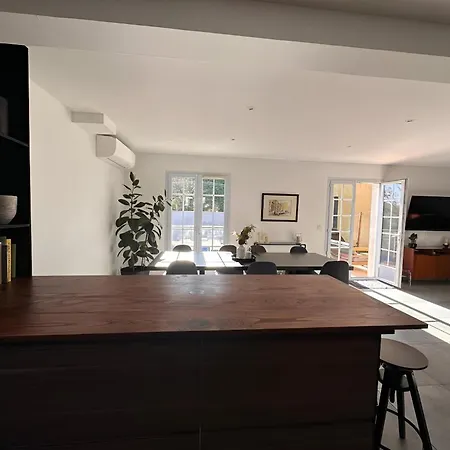 Beautiful Family House With Garden And Pool In A Quiet Area