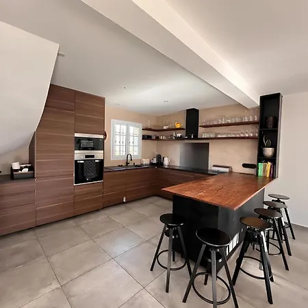 Villa Beautiful Family House With Garden And Pool In A Quiet Area *