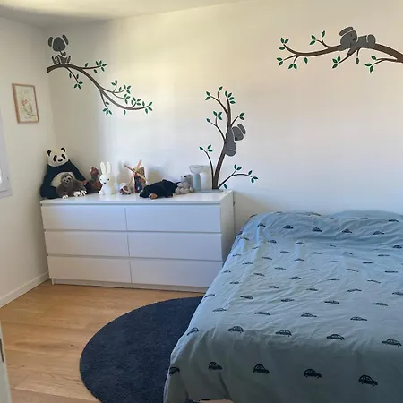 Beautiful Family House With Garden And Pool In A Quiet Area Villa *